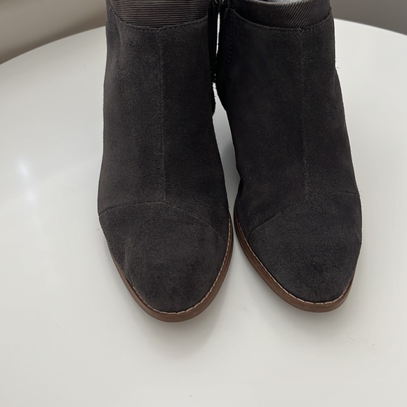 Toms grey suede ankle boots size 8 - Picture 2 of 12